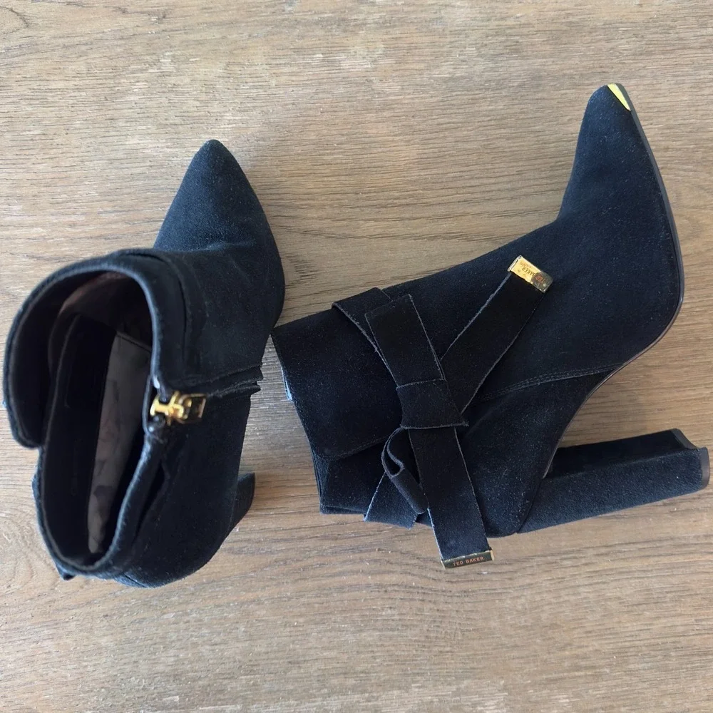 Ted Baker Sailly Suede Leather Black & Gold Ankle Boots-Bow Detail-Size US‎ 6